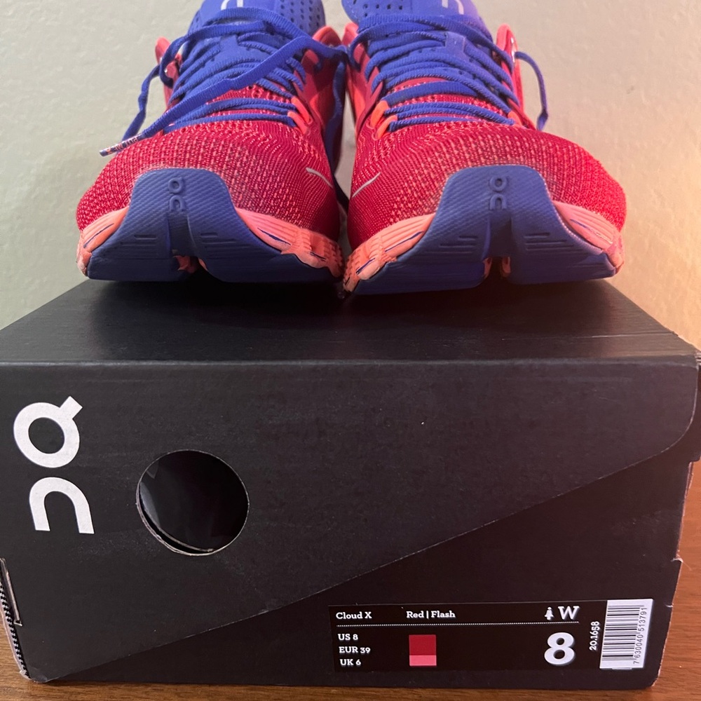 On - Cloud X - Women’s 8M - Red Flash color